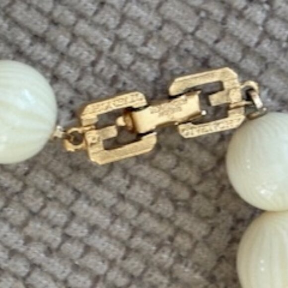 Vintage Givenchy necklace-Faux Ivory chunky beaded design-Haute Couture 1980's - Picture 6 of 7